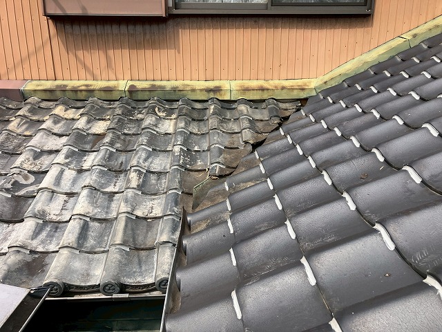 半分葺き替えられた屋根